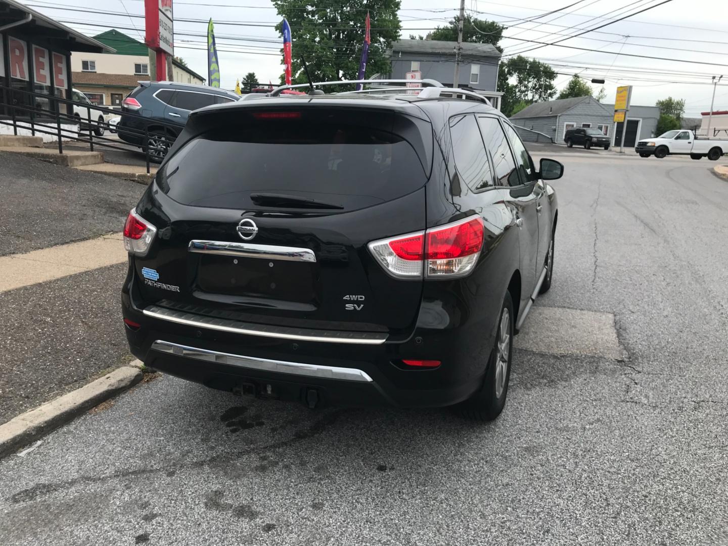 2014 Black /Black Nissan Pathfinder S (5N1AR2MM1EC) with an 3.5 V6 engine, Automatic transmission, located at 577 Chester Pike, Prospect Park, PA, 19076, (610) 237-1015, 39.886154, -75.302338 - Photo#6